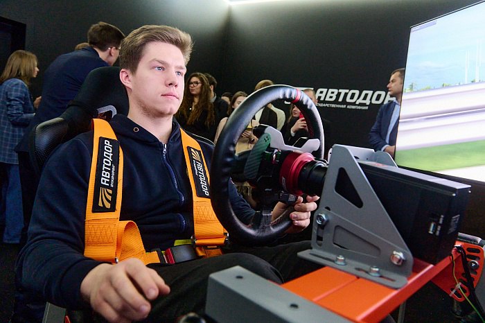 Госкомпания «Автодор» создала уникальный симулятор виртуального проезда по МФЗНа стенде Госкомпании «Автодор» на выставке «Ро...