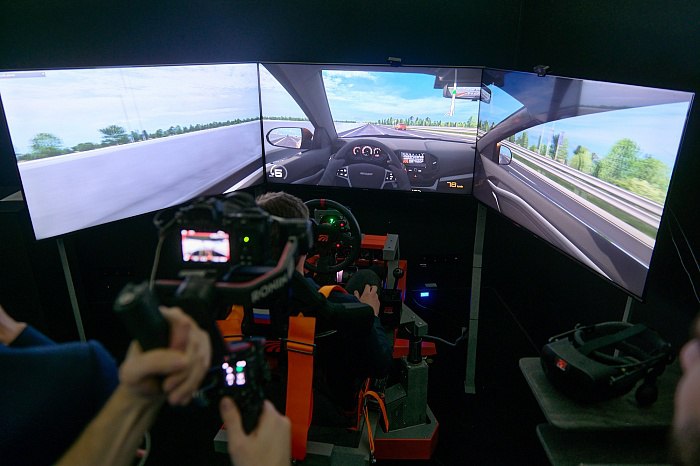 Госкомпания «Автодор» создала уникальный симулятор виртуального проезда по МФЗНа стенде Госкомпании «Автодор» на выставке «Ро...