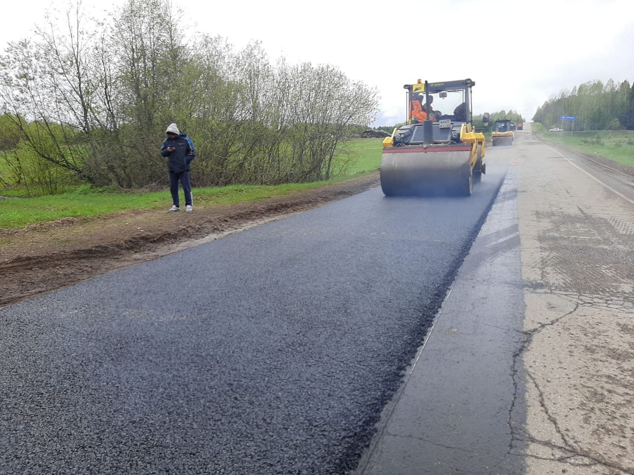 В Кировской области продолжается ремонт региональной дороги Кырчаны-Нема-КильмезьВ Кильмезском районе Кировской области, благ...