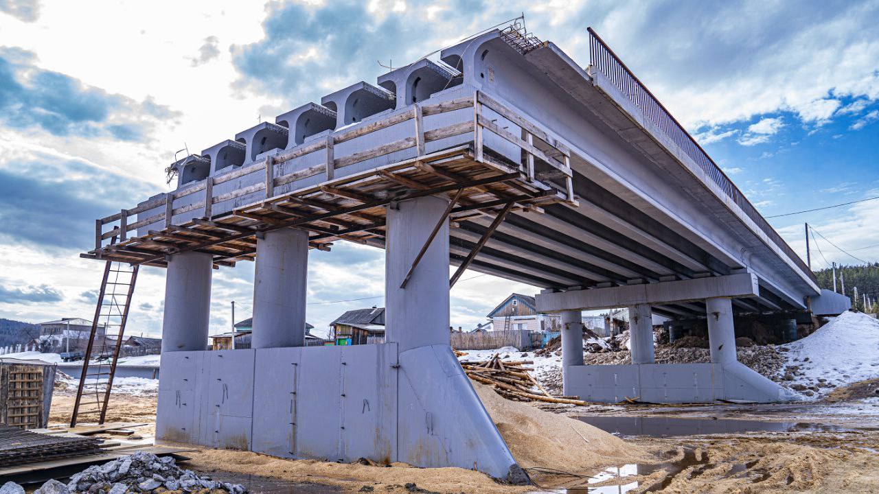 ДСИО продолжает реконструкцию автомобильного моста через реку Куту в Усть-КутеМост протяжённостью 169 метров и  подходами 100...