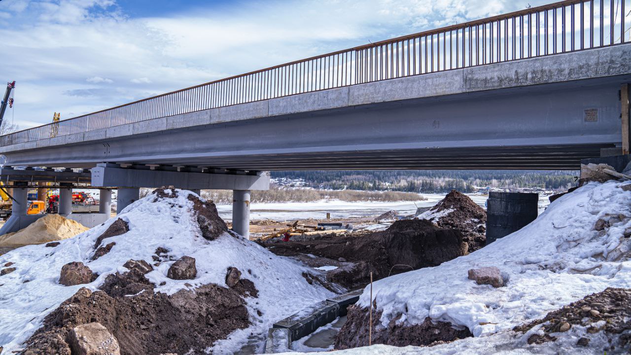 ДСИО продолжает реконструкцию автомобильного моста через реку Куту в Усть-КутеМост протяжённостью 169 метров и  подходами 100...