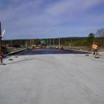 Завершаются работы по строительству моста через реку Болву в Фокино — важнейшего дорожного объекта для жителей города. Это ед...