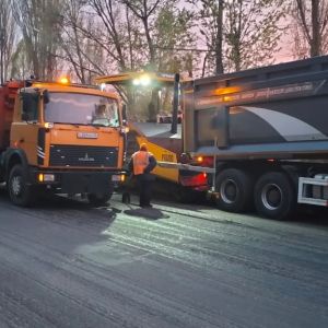 По национальному проекту «Безопасные качественные дороги» в Советском районе Брянска продолжается капитальный ремонт улицы Ка...