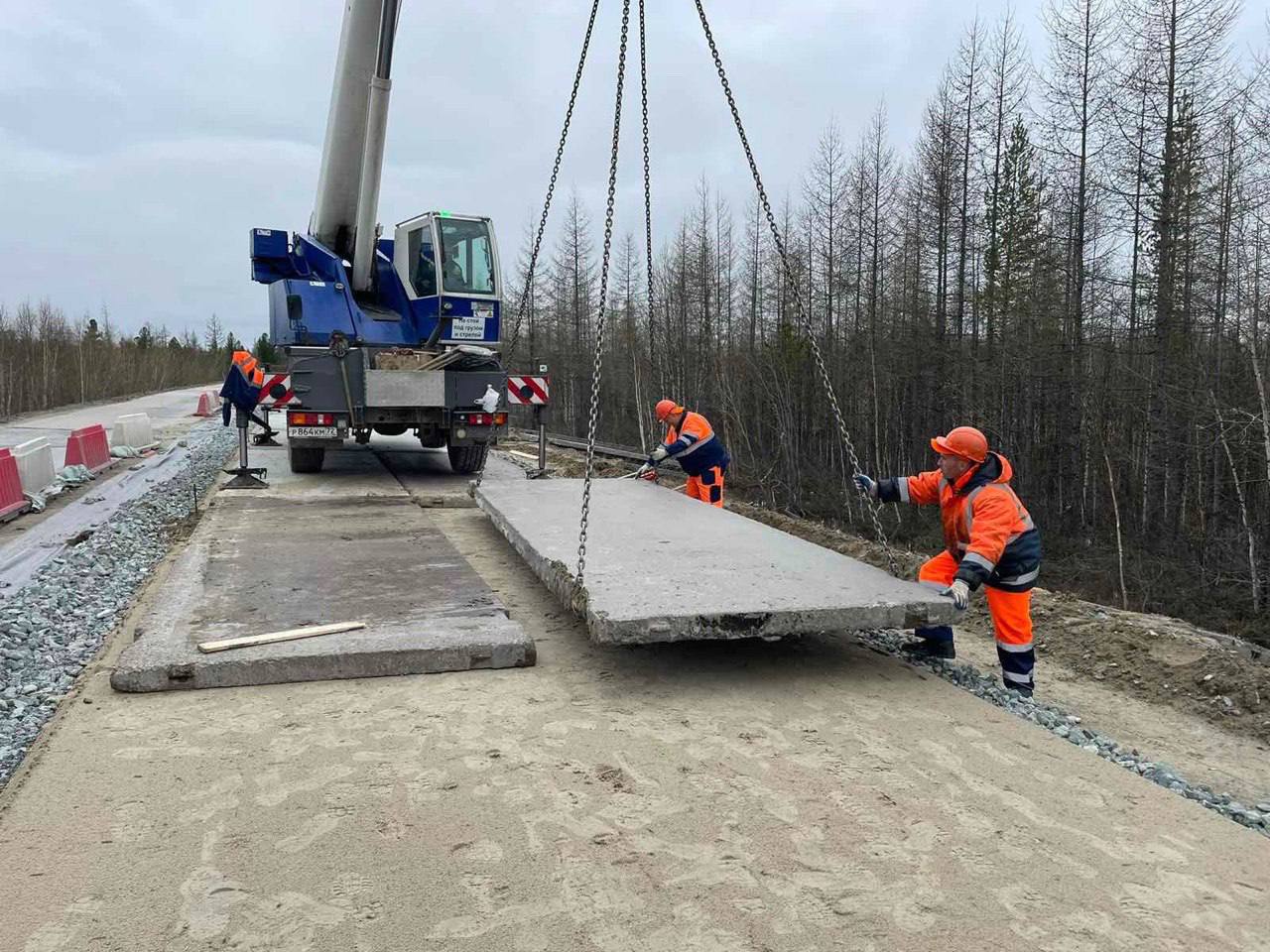 На участке Пуровск-Коротчаево дорожники готовят основание для укладки асфальта Участок ремонтируют в рамках нацпроекта «Безоп...