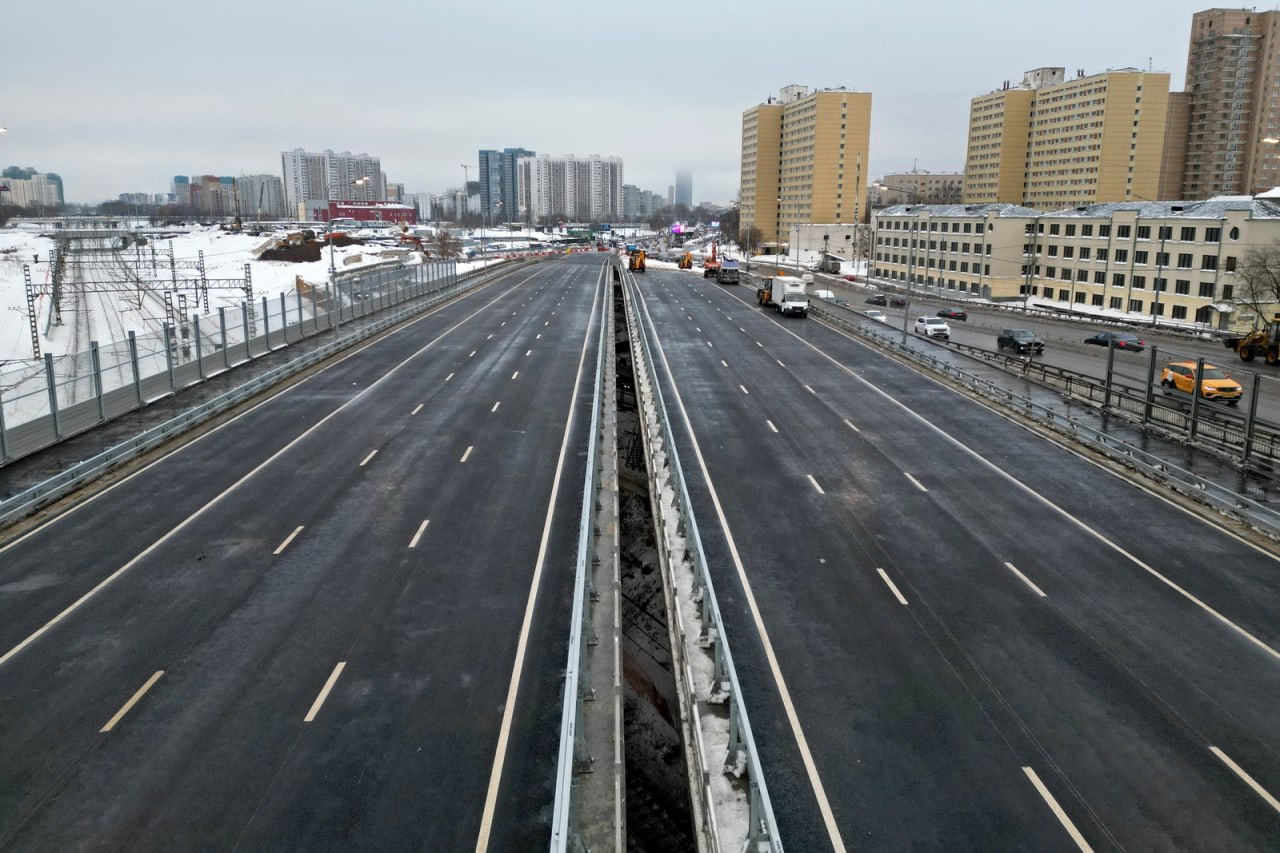 Поехали! Обновленный Дмитровский путепровод открыт. Работы по реконструкции объекта шли с 2020 года. Теперь горожанам будет у...