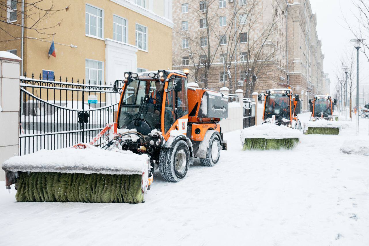 ❄️В материале mos.ru рассказали, какая техника очищает столицу от снегаВо время снегопадов на московские дороги выезжает 10 т...