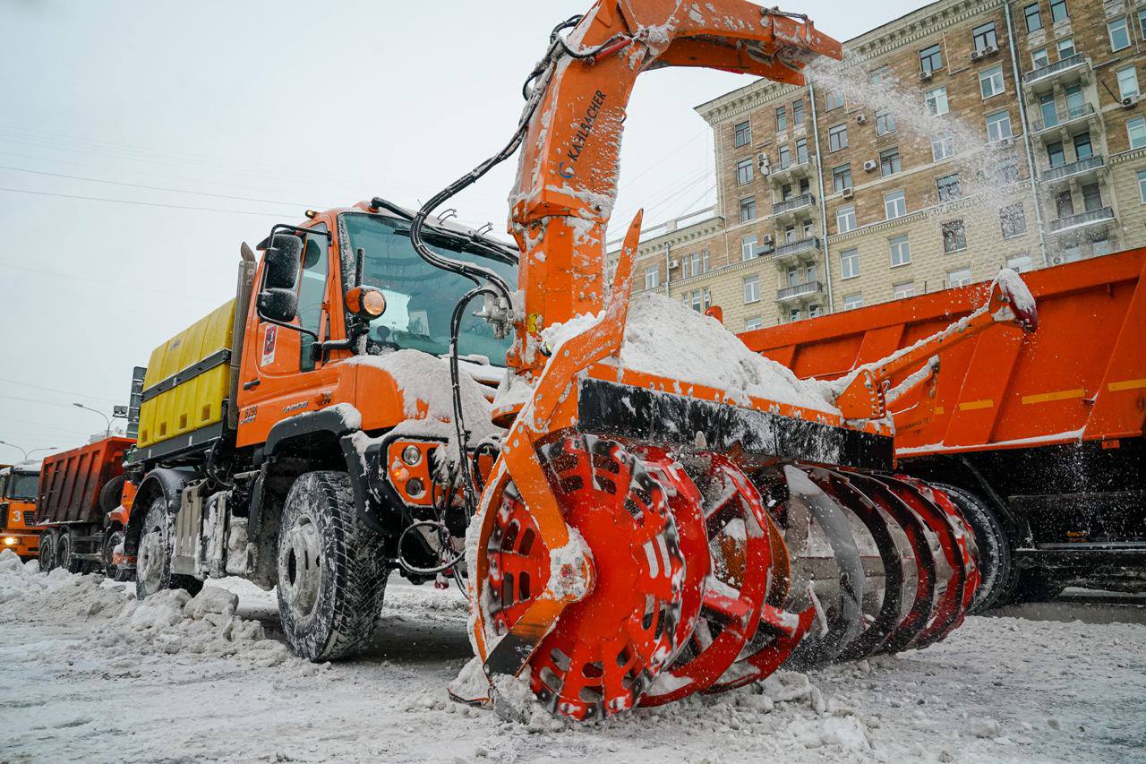 ❄️В материале mos.ru рассказали, какая техника очищает столицу от снегаВо время снегопадов на московские дороги выезжает 10 т...