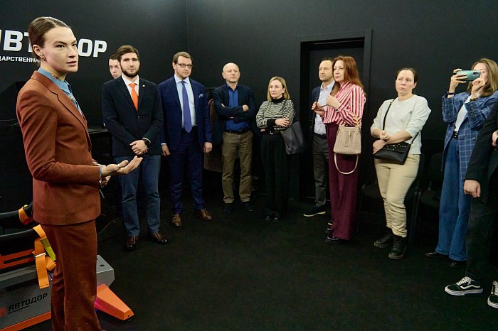 Госкомпания «Автодор» создала уникальный симулятор виртуального проезда по МФЗНа стенде Госкомпании «Автодор» на выставке «Ро...