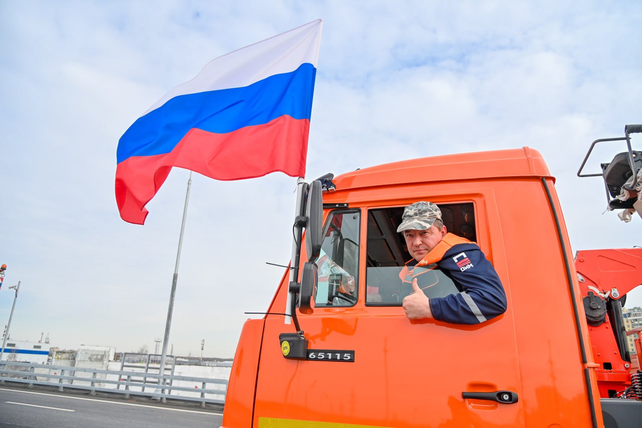 Открыли движение по путепроводу и съездам рядом с аэропортом Шереметьево Новый путепровод через ж/д пути МЦД-3 заменил старое...