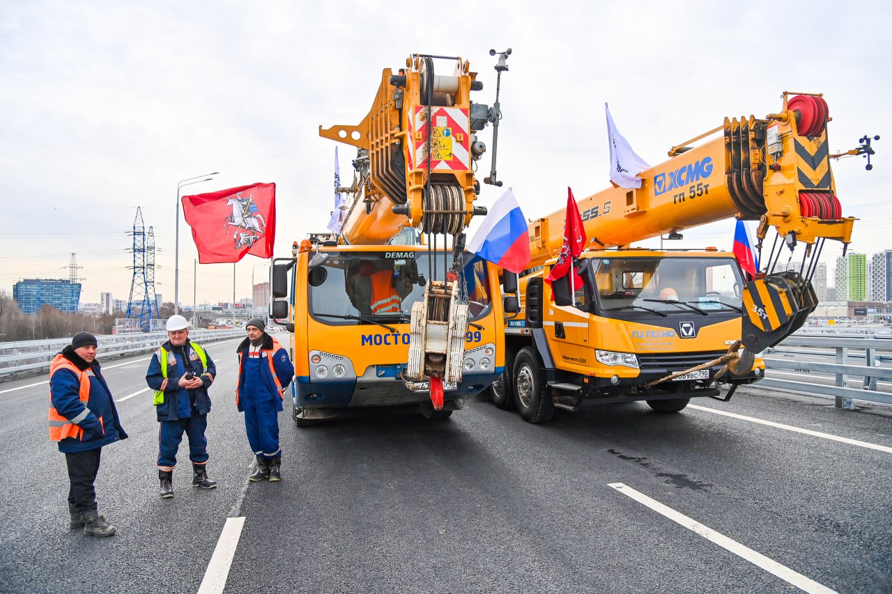 Открыли движение по путепроводу и съездам рядом с аэропортом Шереметьево Новый путепровод через ж/д пути МЦД-3 заменил старое...