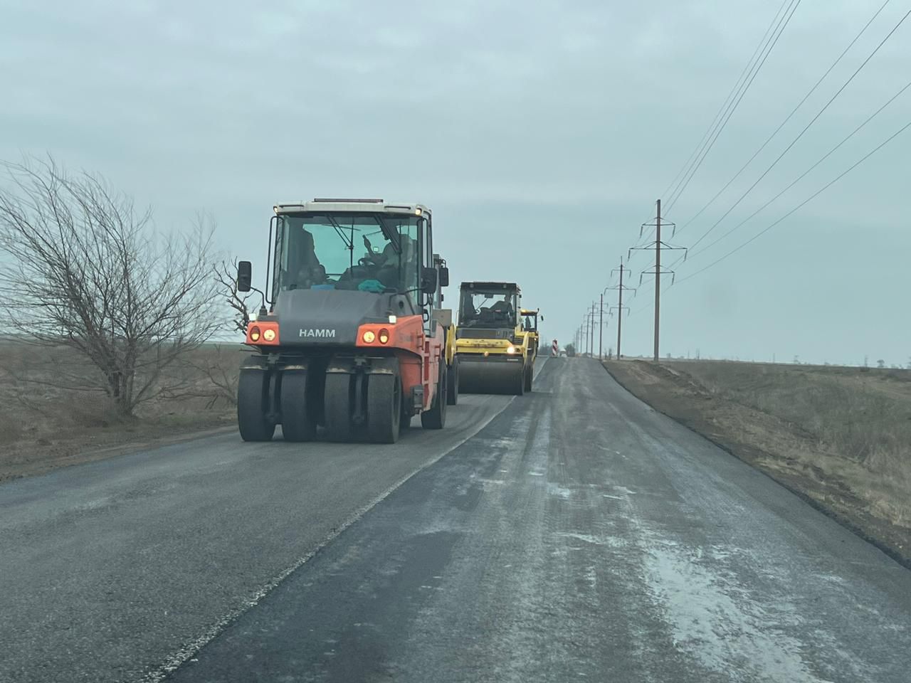 В рамках национального проекта «Безопасные качественные дороги» в Республике Крым ведутся работы по ремонту участка дороги об...