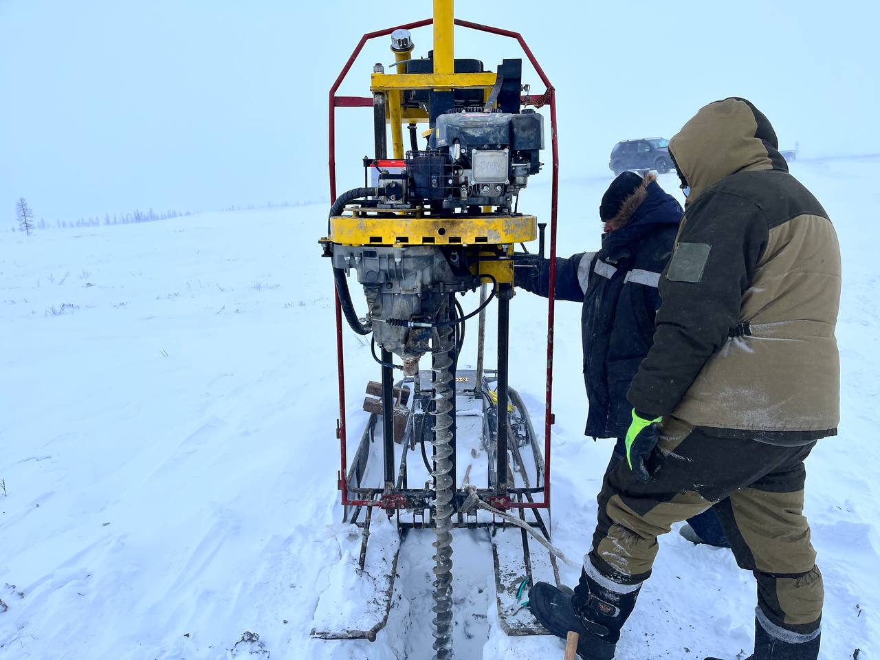 На Ямале продолжается мониторинг состояния автомобильной дороги Сургут-Салехард на участке Надым-СалехардЯмальские ученые вед...