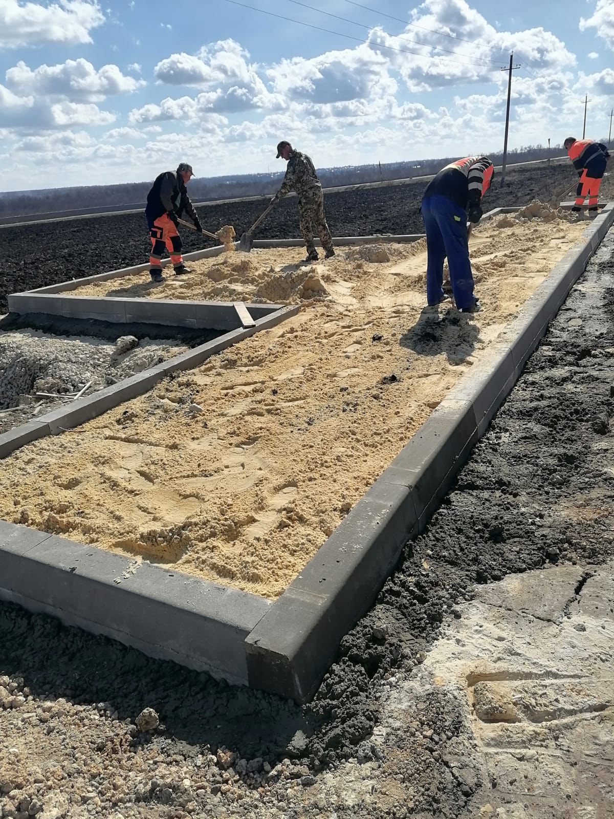 "Вести - Липецк" побывали на строительстве нового моста через водохранилище в Казинке, где сейчас возводят последний участок...