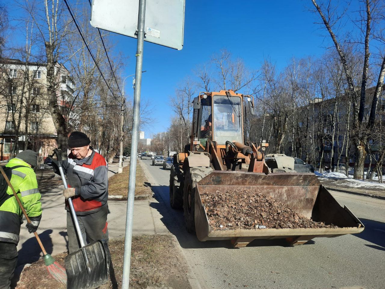 Дорожные службы городского округа Люберцы перешли на весенне-летнее содержание дорог. Весенне-летнее содержание дорог предусм...