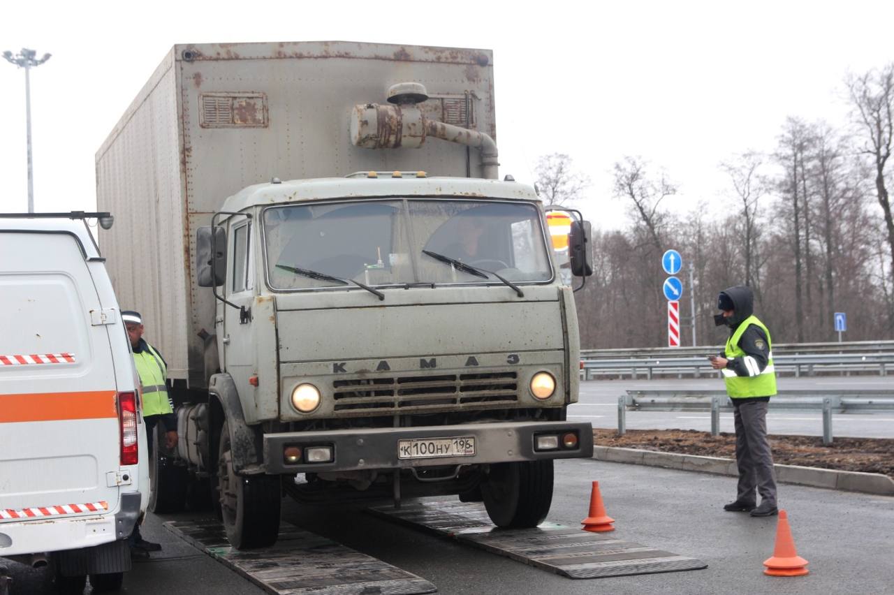 Вице-премьер России Марат Хуснуллин сообщил, что участок трассы М-12 в Свердловской области готов наполовину.