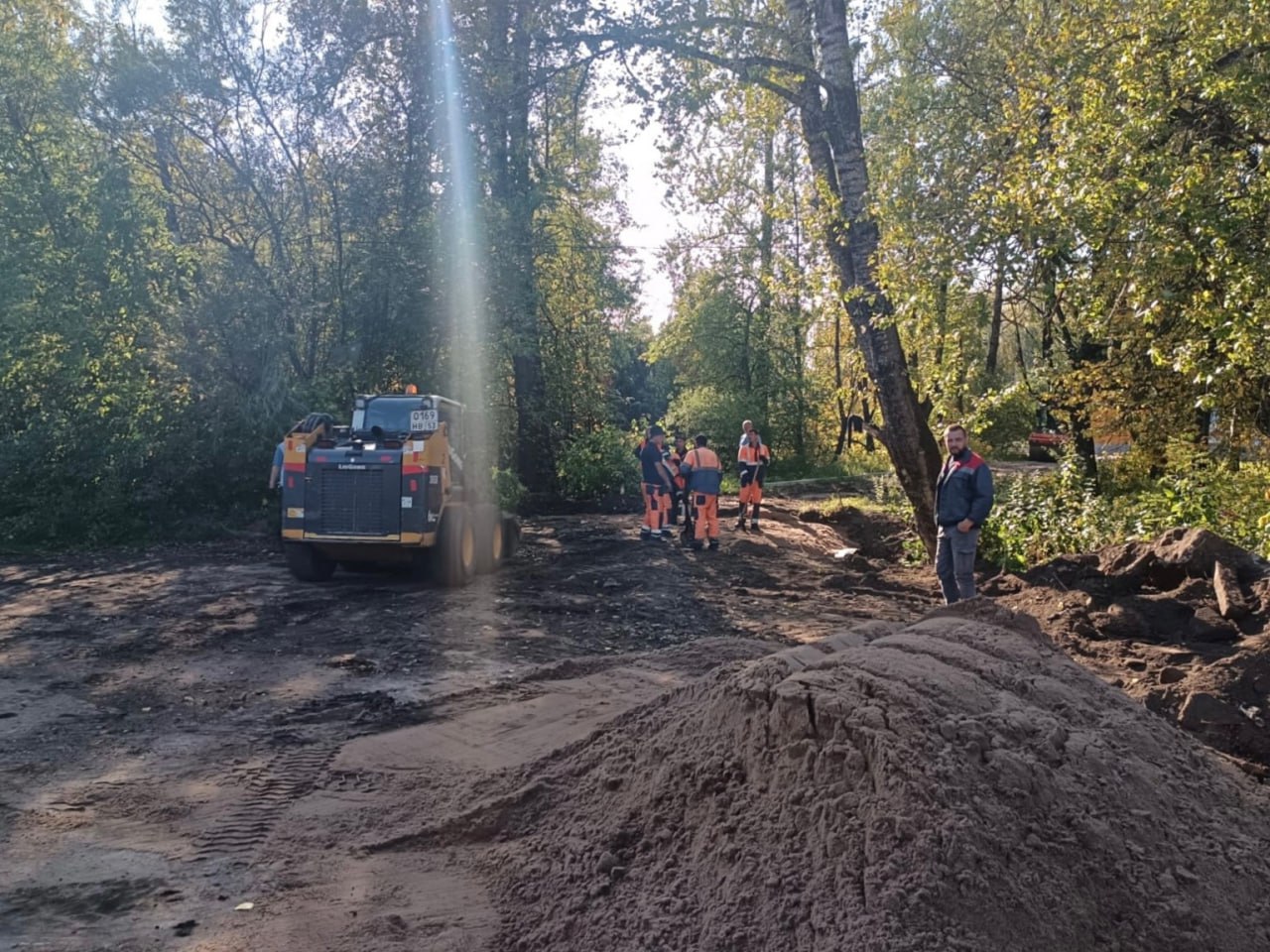 В Сольцах асфальтируют привокзальную площадьВ рамках взаимодействия министерства с компанией ОАО «РЖД» – собственником железн...