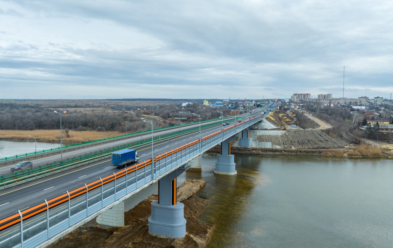 Завершилась реконструкция моста через реку Северский Донец на трассе М-4 «Дон»Открыто движение по правому мосту на 930 км тра...