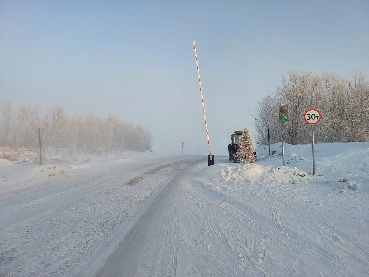 На автодороге «Хатассы» увеличена грузоподъемность автозимника через р. Лена до 30 тоннПриказом ГКУ "Управление автомобильных...