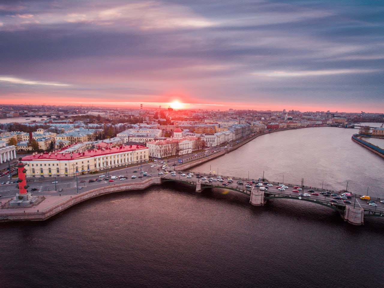 В Василеостровском районе по нацпроекту «Безопасные качественные дороги» приведут в нормативное состояние несколько улиц.8 ап...