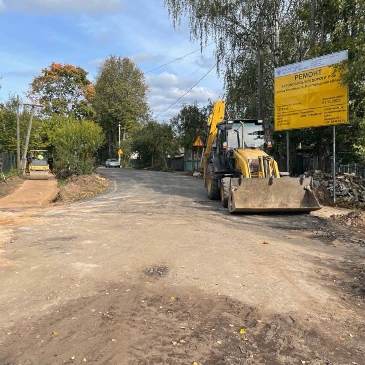 В Сольцах на улице Комсомола уложен новый асфальтПродолжается ремонт автомобильной дороги федерального значения Р-56 Великий...