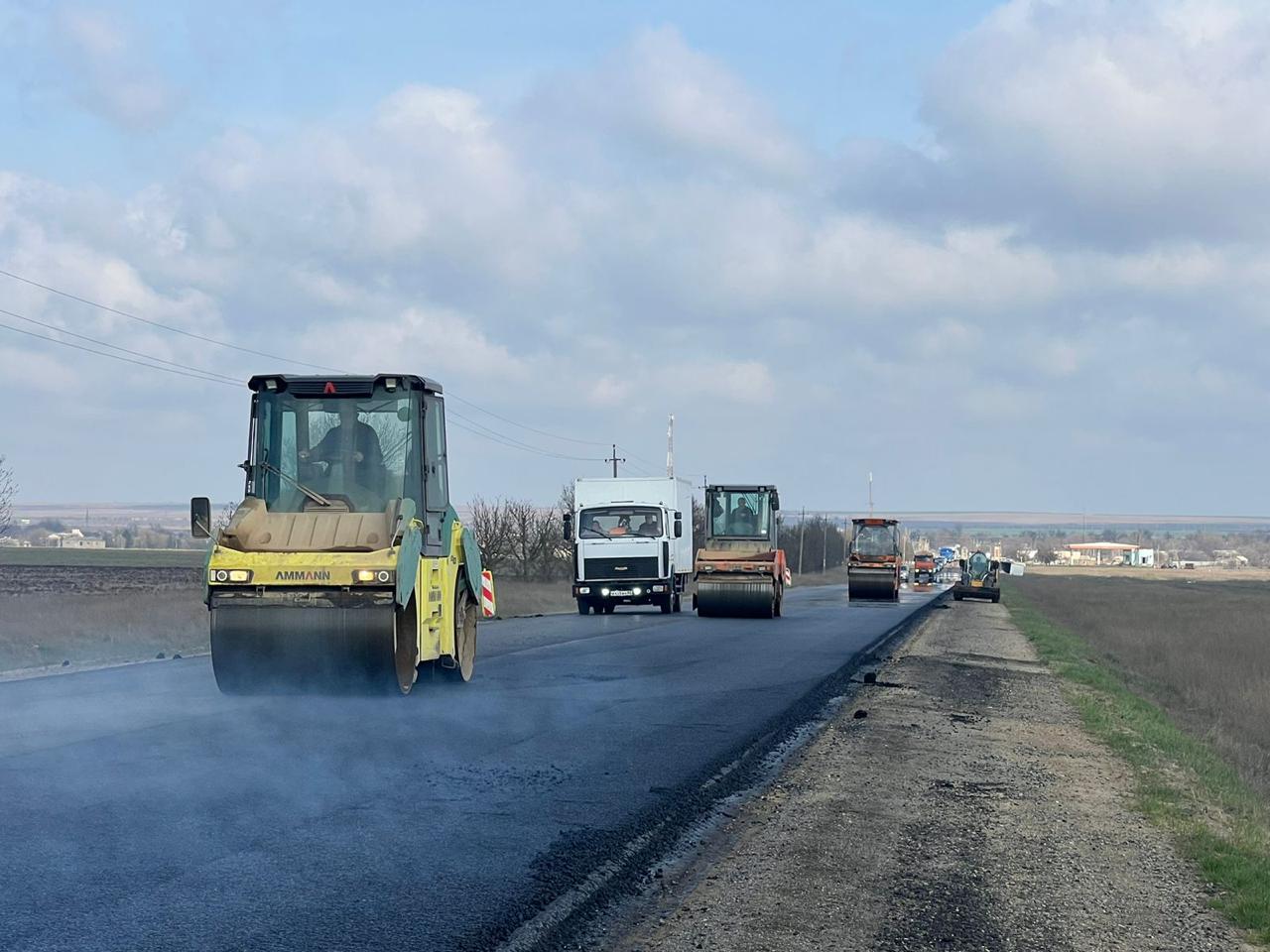 В рамках нацпроекта «Безопасные качественные дороги» в Республике Крым ведется ремонт участка дороги Симферополь−Краснопереко...