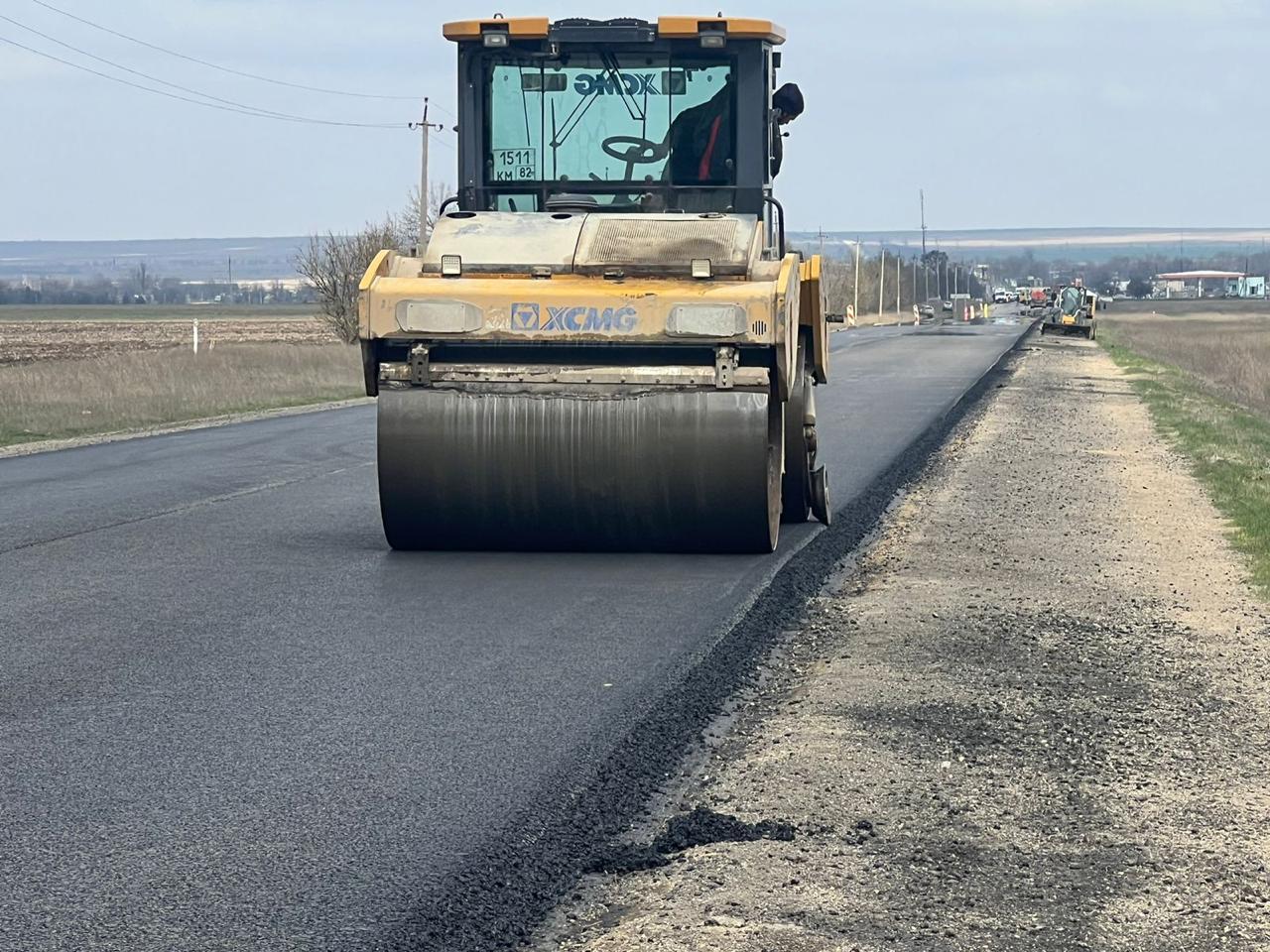 В рамках нацпроекта «Безопасные качественные дороги» в Республике Крым ведется ремонт участка дороги Симферополь−Краснопереко...