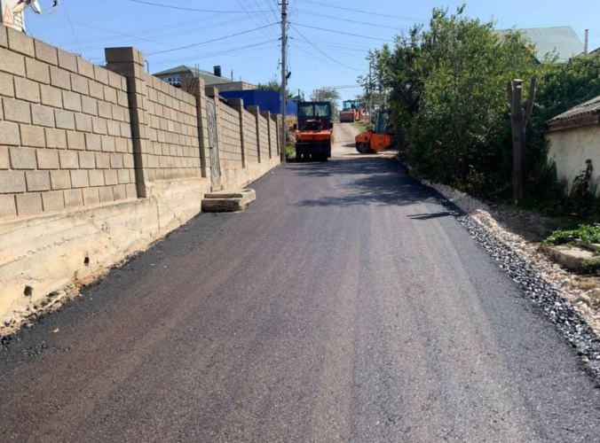 В Севастополе по нацпроекту «Безопасные качественные дороги» выполняется ремонт автомобильной дороги по улице Мазуренко протя...