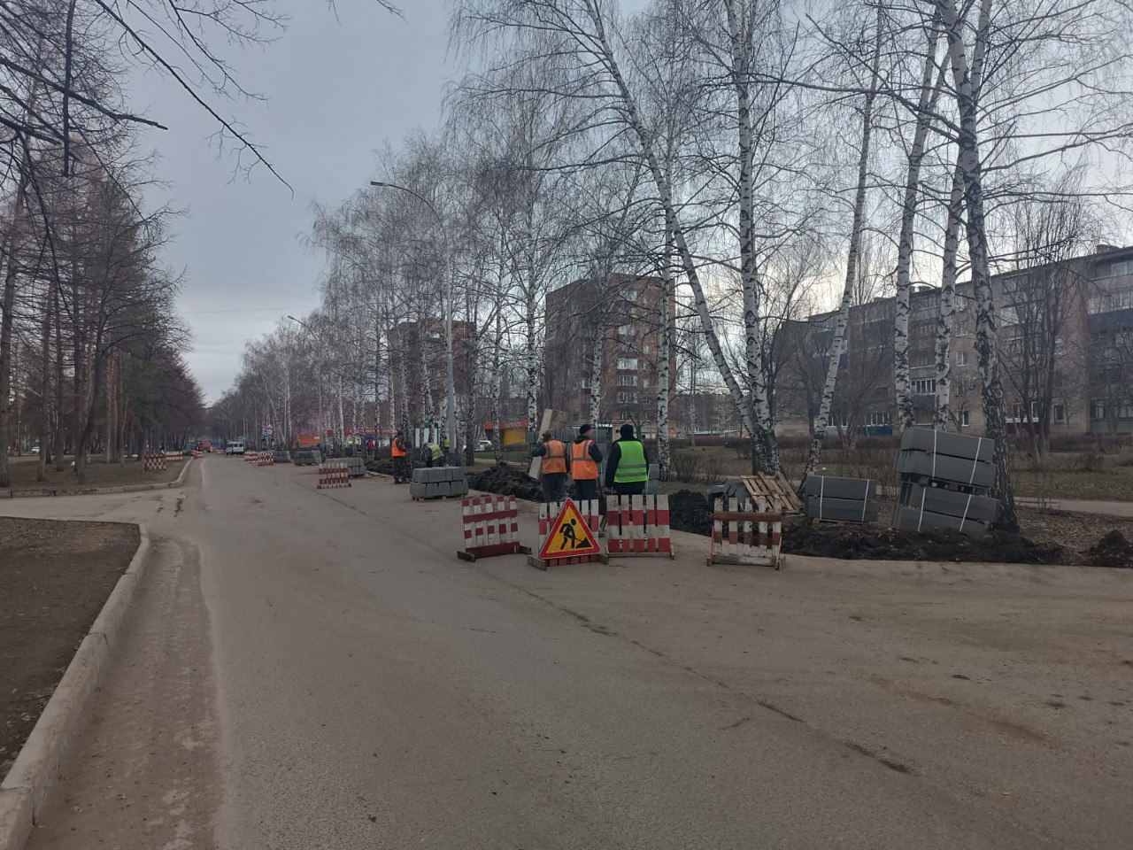 В Салавате приступили к дорожным работам на улице Ленина в рамках нацпроекта БКД. На участке от улицы Калинина до бульвара Са...