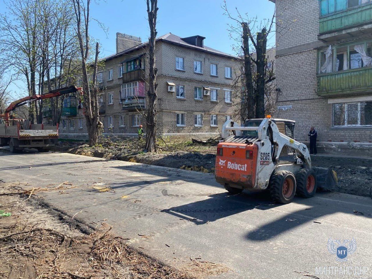 Ямал продолжает восстановление дорог в ВолновахеВ этом году Ямало-Ненецким автономным округом запланировано в подшефной Волно...