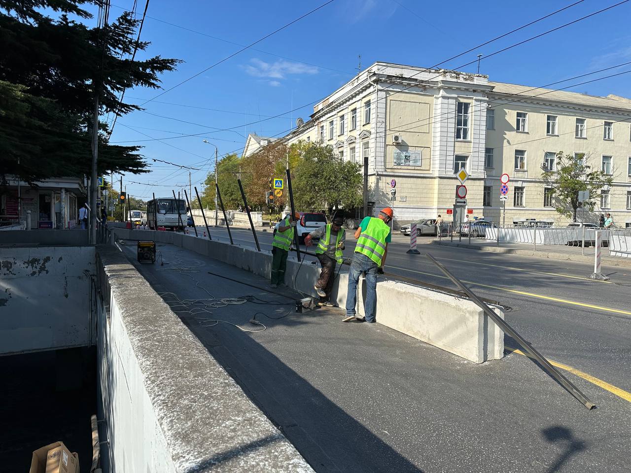 Стартовали работы по капитальному ремонту подземного пешеходного перехода на остановке «Матрос Кошка»Работы проводить будут б...