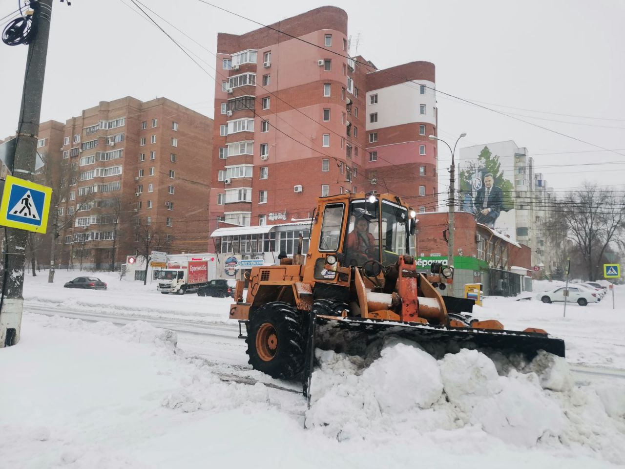 В Советском районе продолжаются работы по содержанию территорий в зимний период Очистка остановок общественного транспорта по...