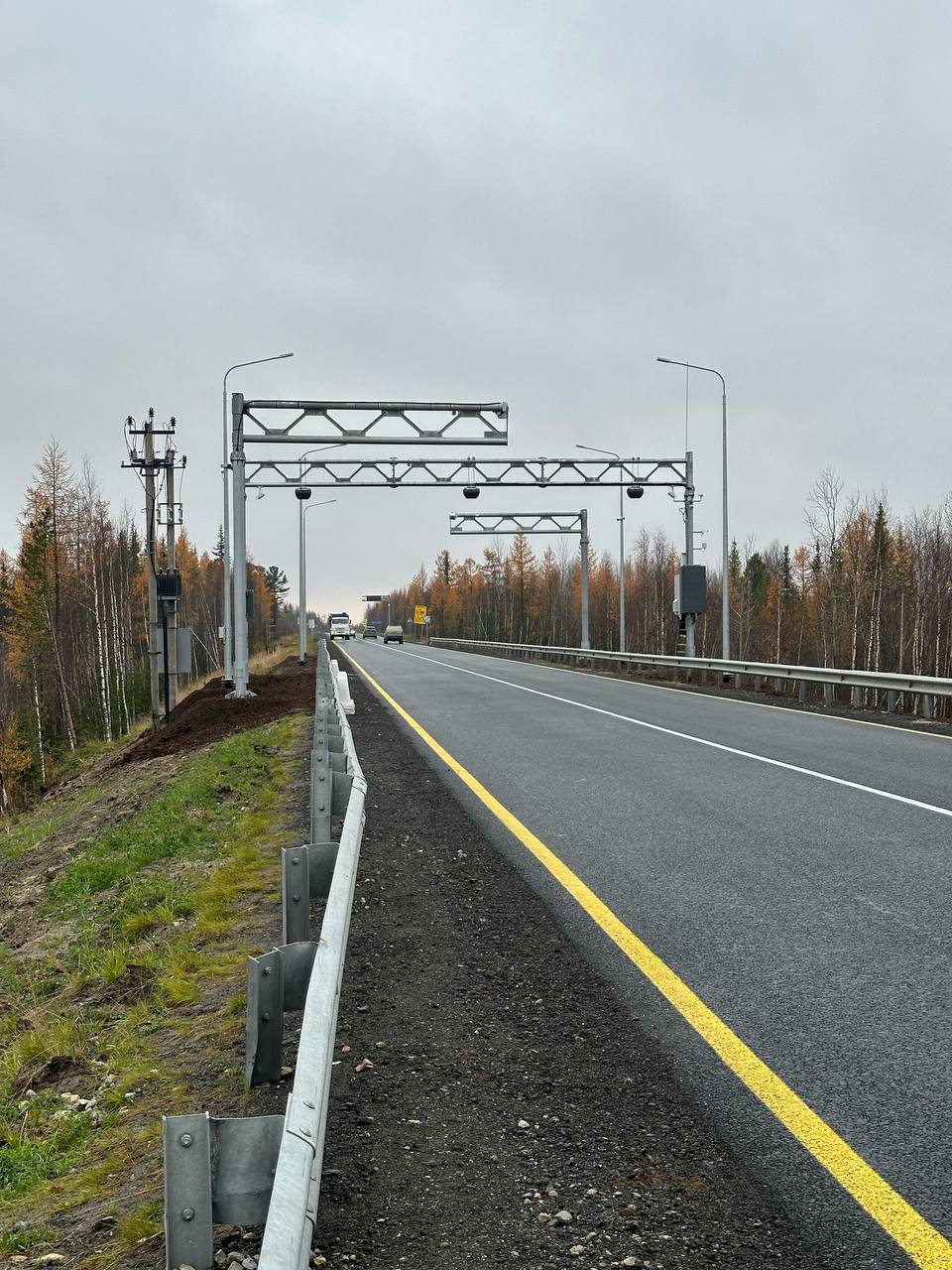 Пункты весогабаритного контроля готовят к тестовому запускуАвтоматические пункты весогабаритного контроля на ямальских дорога...