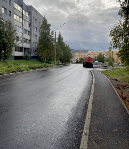 План «На Севере – жить»В Полярных Зорях подходят к завершению дорожные работы.Уже отремонтированы:участок дороги по ул. Строи...