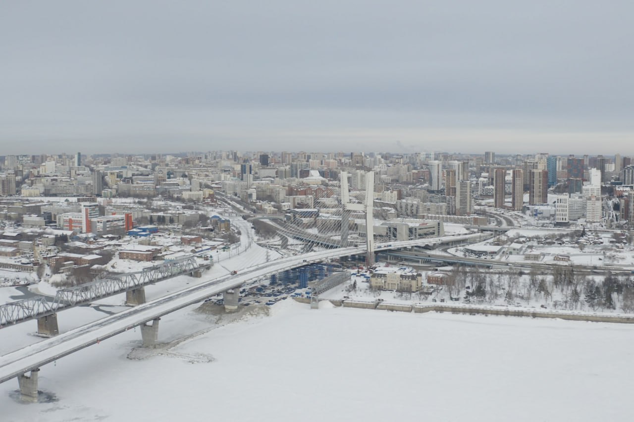 Завершён демонтаж башенных кранов у пилона нового моста в НовосибирскеГруппа «ВИС» завершила демонтаж двух башенных кранов, к...