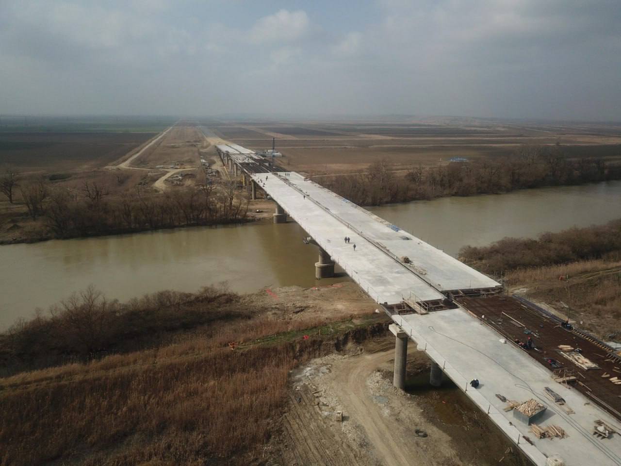 Завораживающая каждого краснодарского водителя картина Дорожники показали, как строится новая трасса в Крым в Краснодарском к...