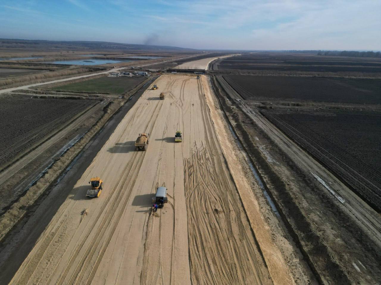 Завораживающая каждого краснодарского водителя картина Дорожники показали, как строится новая трасса в Крым в Краснодарском к...