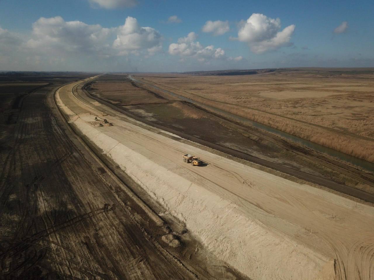 Завораживающая каждого краснодарского водителя картина Дорожники показали, как строится новая трасса в Крым в Краснодарском к...