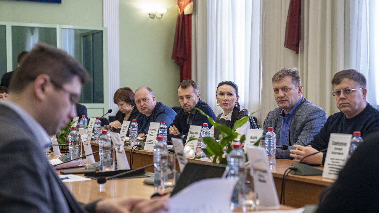 Выездное заседание рабочей группы по предстоящему дорожному сезону прошло в субботу в Черемхово. В нем приняли участие главы...