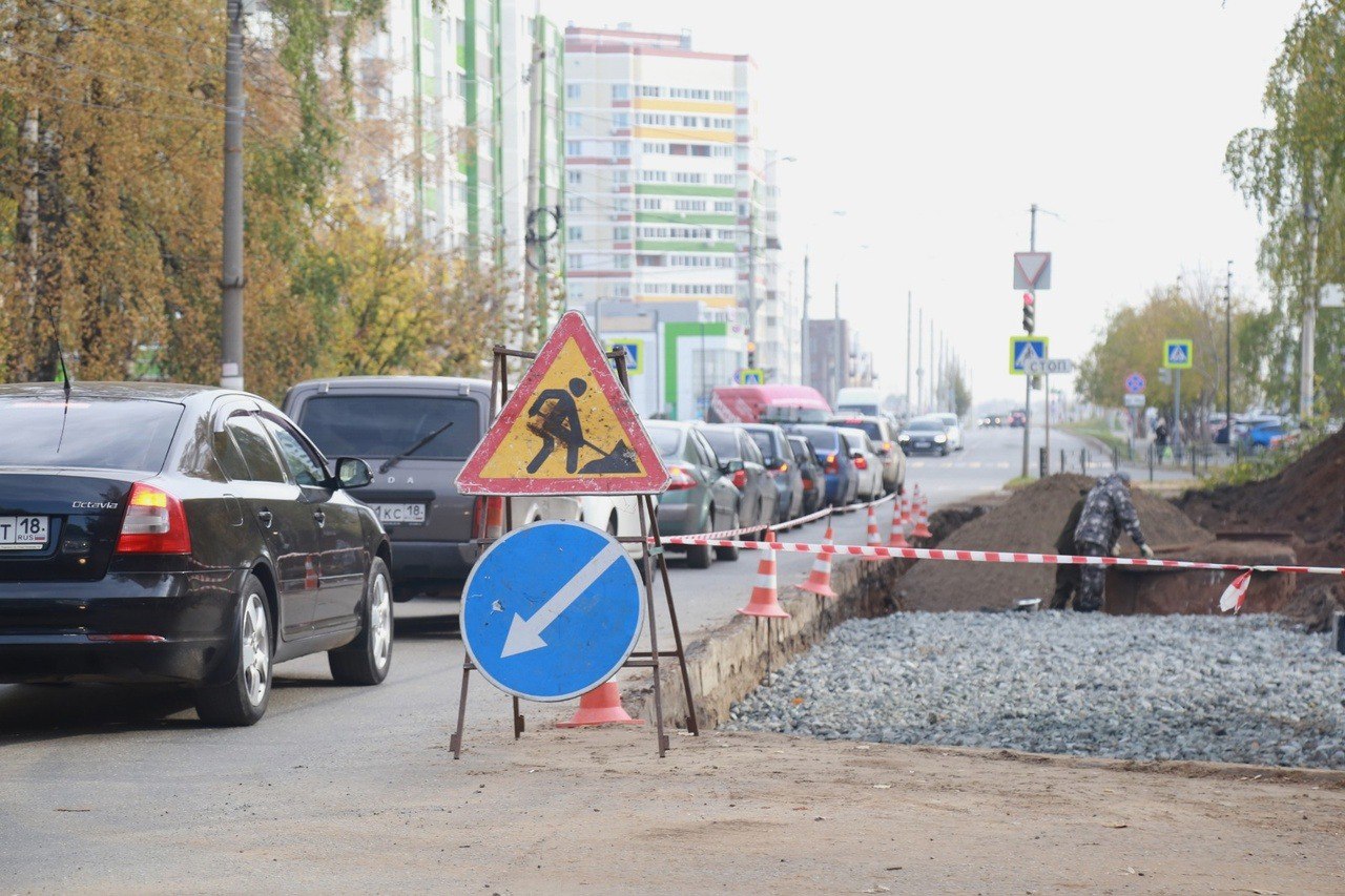 В Ижевске идет осенний ремонт дорог. Об этом рассказал Глава Ижевска Дмитрий Чистяков. Подрядчики ведут работы на следующих о...