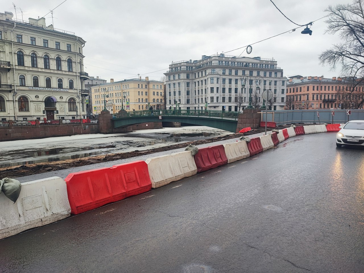 На правом берегу набережной реки Мойки от Поцелуева до Краснофлотского моста начался капитальный ремонт, который продлится до...