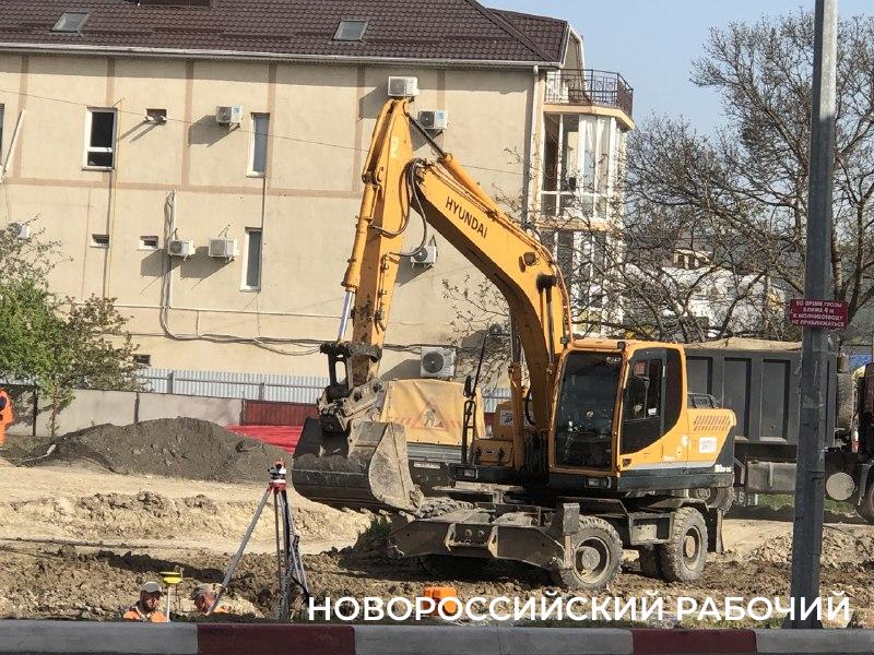 В Новороссийске идет реконструкция транспортной развязки. Одну полосу уже «забрали»Участок дороги «Анапское шоссе – улица Гор...