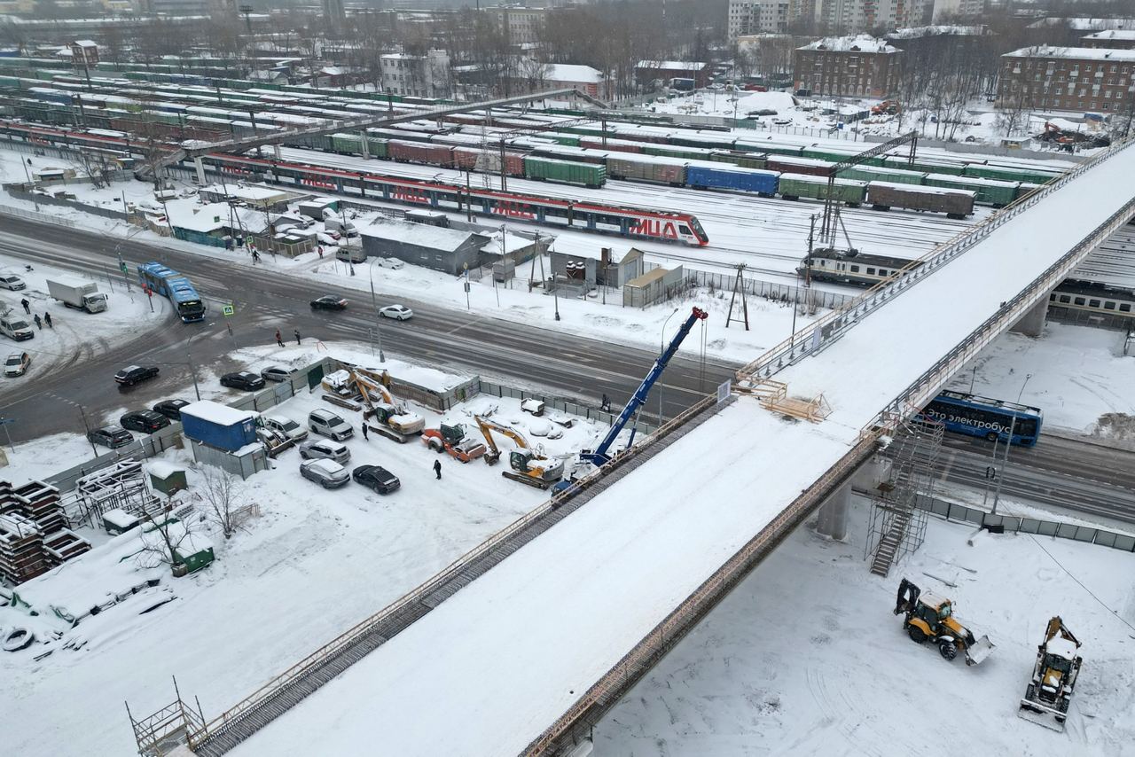 Север и северо-восток Москвы станут еще ближе: через пути МЦД-1 у станции Бескудниково строится путепровод длиной 650 метров....