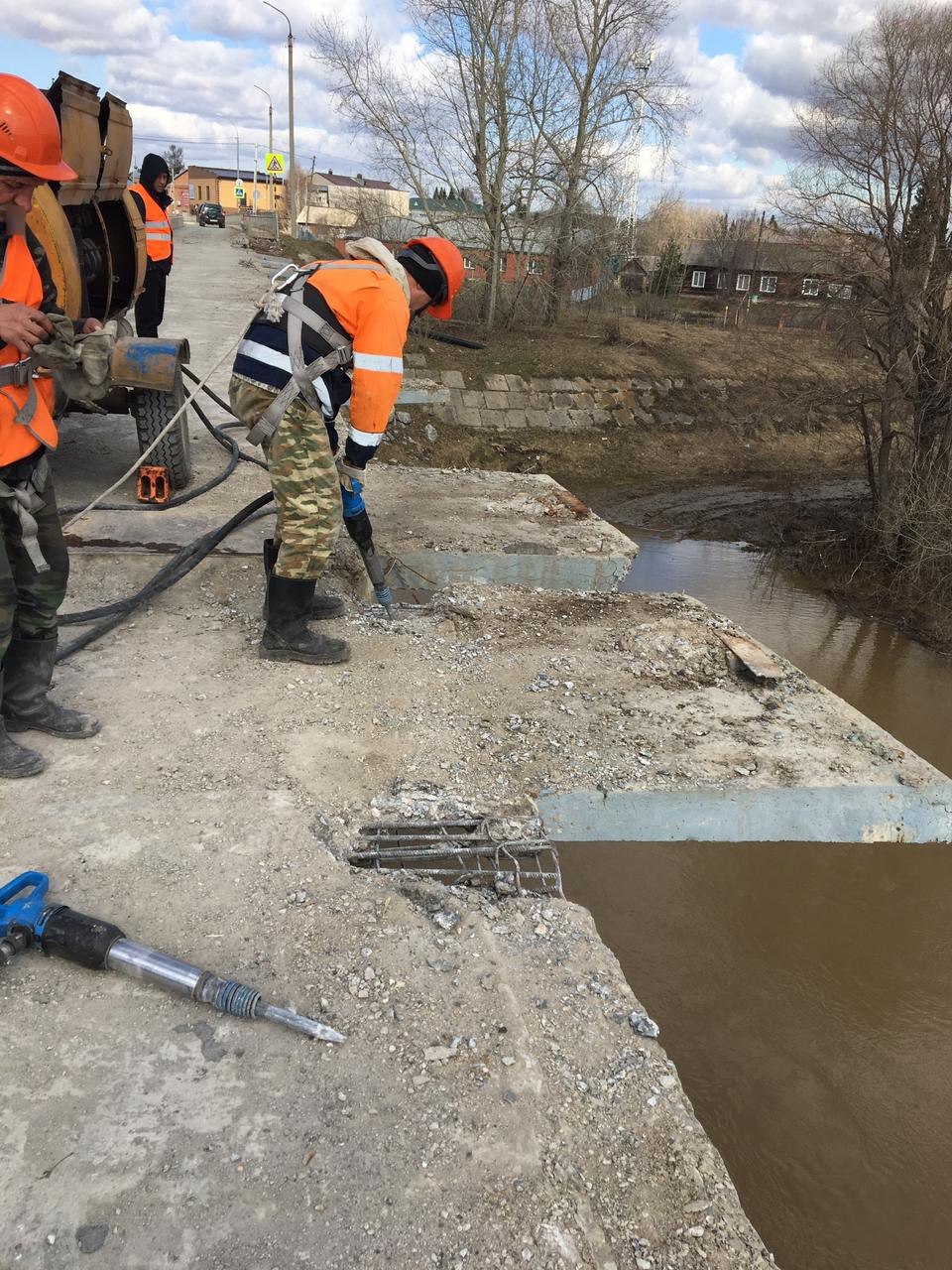 В Новосибирской области начались дорожные работы на мостахС начала недели подрядчики начали ремонт двух объектов в Маслянинск...