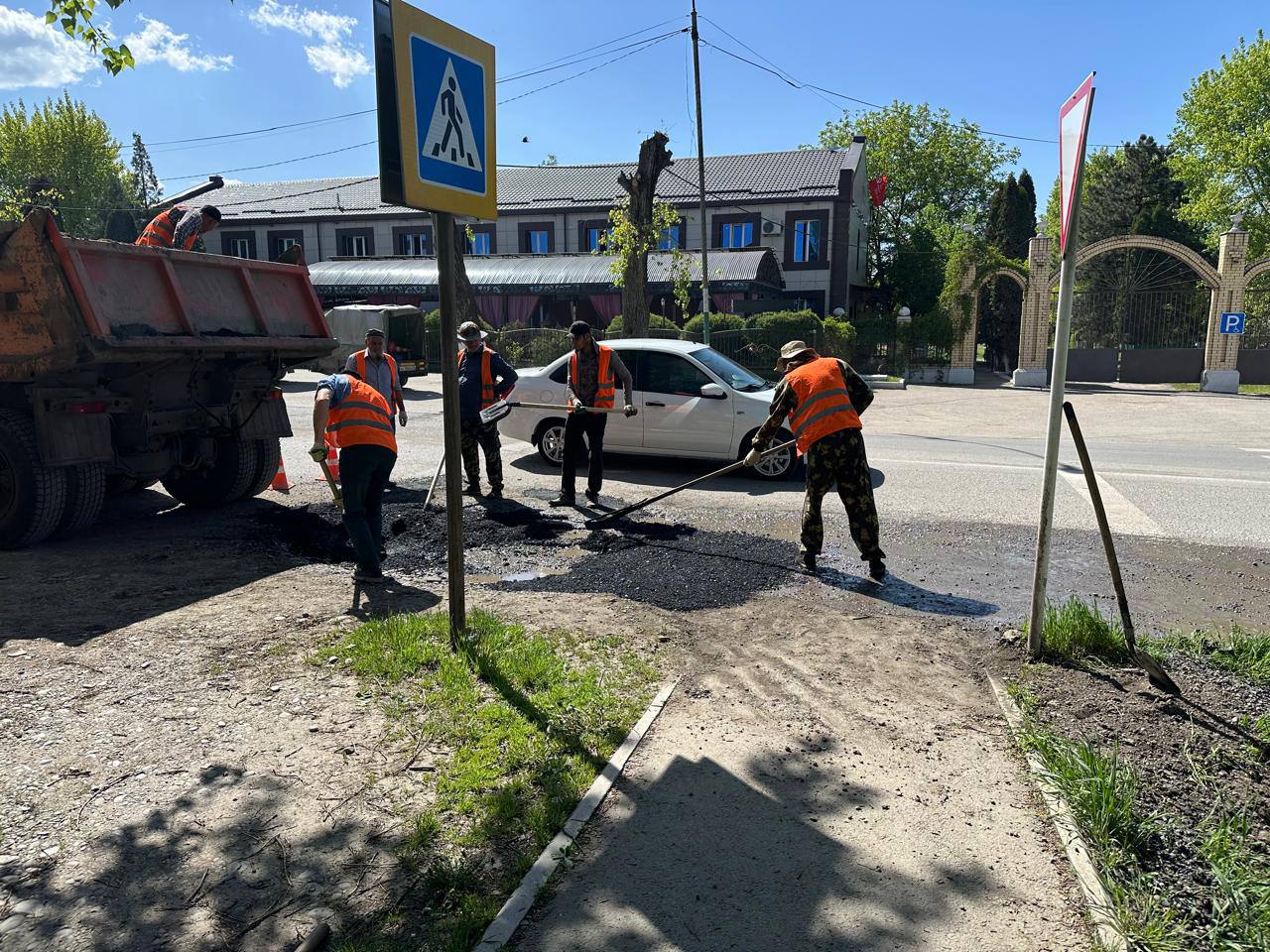 Трудовые будни дорожниковНа автодорогах республики, состоящих на балансе Минавтодора Ингушетии, проводятся работы по устранен...