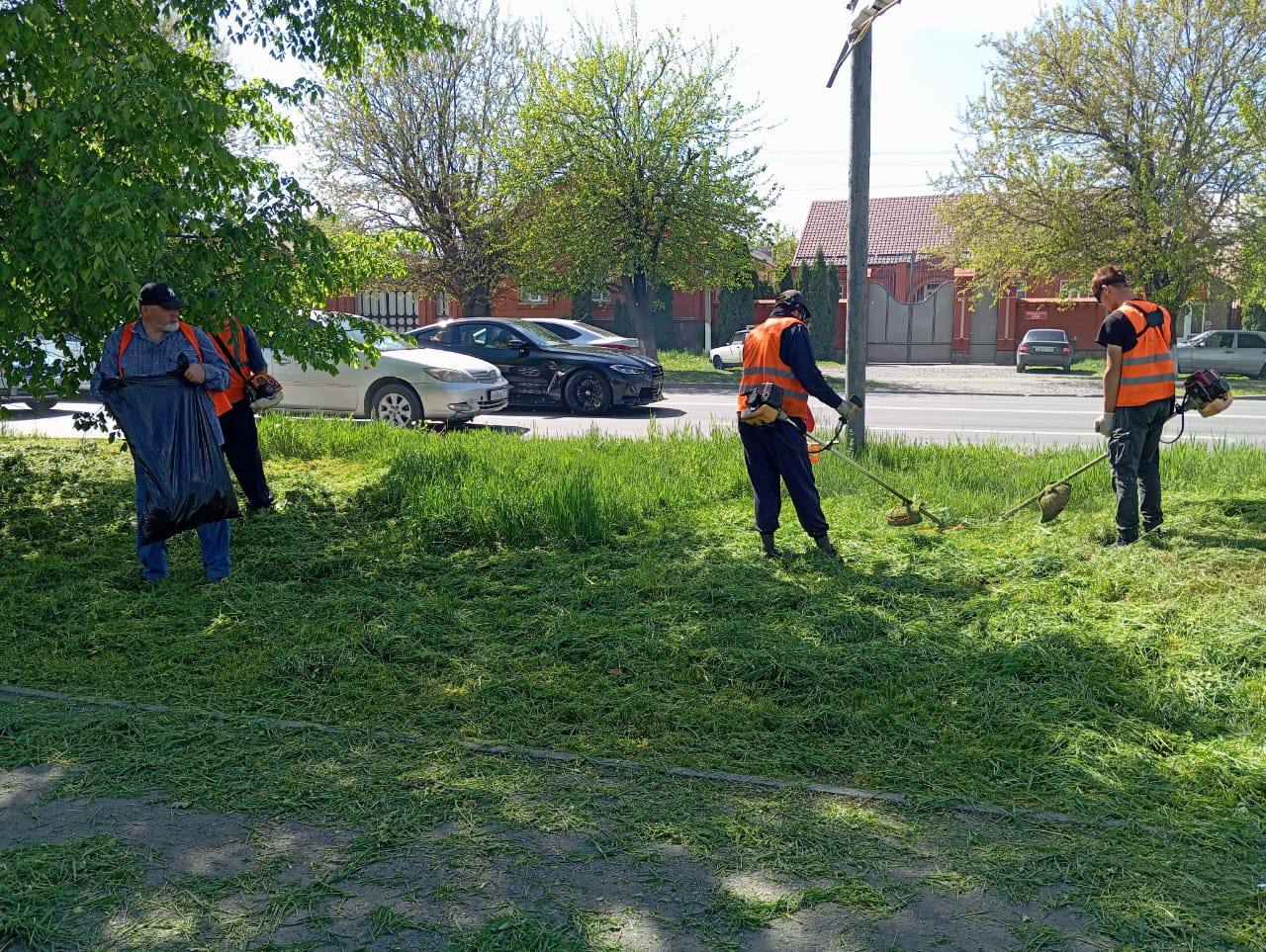 Трудовые будни дорожниковНа автодорогах республики, состоящих на балансе Минавтодора Ингушетии, проводятся работы по устранен...