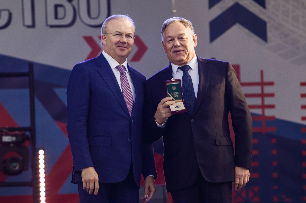 Глава Автодора Вячеслав Петушенко награжден Орденом Дружбы народов. Награду вручил Премьер-министр Правительства Республики Б...