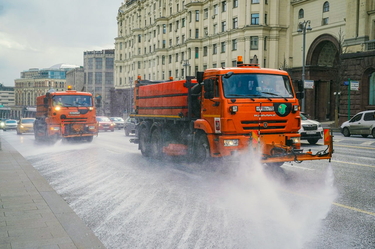 В апреле московские дороги четыре раза промоют со специальным шампунем после зимы«Традиционно после зимы проводим месячник по...