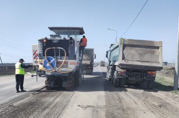 В Уфимском районе приступили к ремонту дороги Уфа - Чишмы в рамках нацпроекта "Безопасные качественные дороги". На участке вб...