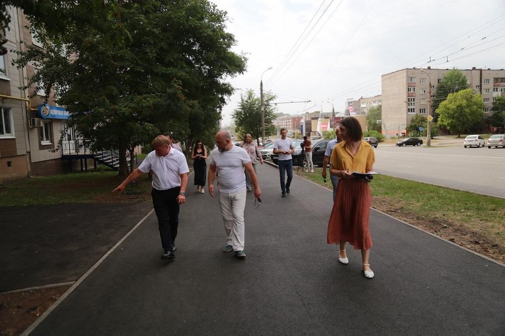 В Первомайском районе прошла приемка тротуаров, отремонтированных по программе #ПешеходныйИжевск Для пешеходов обустроены тро...