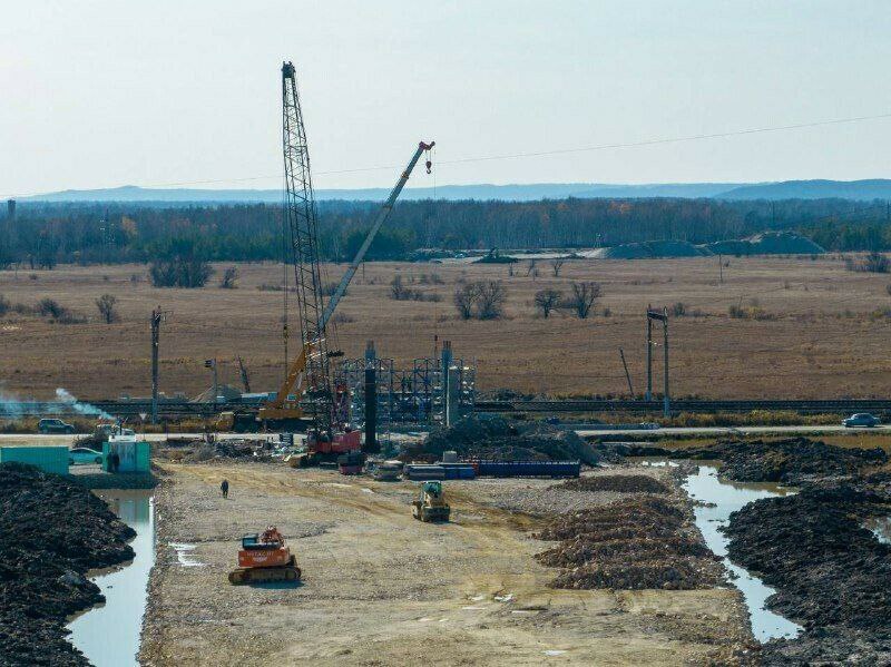 В Амурской области начали возводить опоры нового путепровода через ТранссибСтроители ГК «Бамтоннельстрой-Мост» приступили к в...